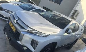 מיצובישי L200 2X4
